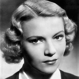 Annabella 飾演 Hélène Fontenay