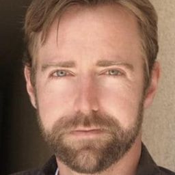 Charlie Vaughn 飾演 Rob