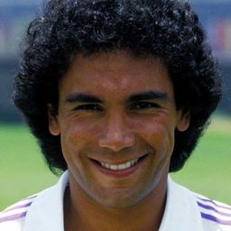 Hugo Sánchez 飾演 Self