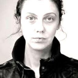 Arianna Dell'Arti 飾演 Mother of the blonde child