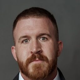 Ben Condron 飾演 Declan