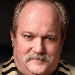 Michael H. Cole - 狂奔向聖誕演員 飾演Moke