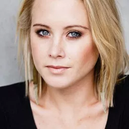 Sally Martin 飾演 Tory