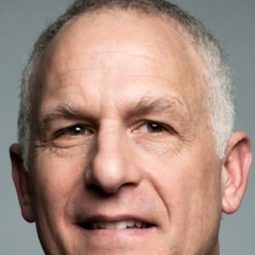 瑞克·羅索維奇 - 狠將奇兵演員 飾演Officer Cooley