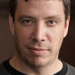 Kent McQuaid 飾演 Shamu