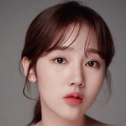 Kang Yi-seo 飾演 Seungwon's Girlfriend