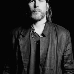 Jonathan Wilson 飾演 Self - Guitars, Vocals