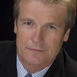 Myles O'Brien 飾演 Detective Gordon