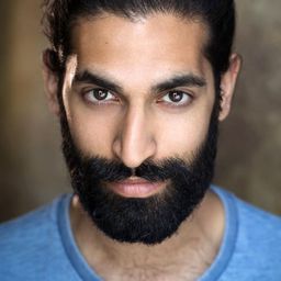 Arevinth V Sarma 飾演 Magician (on TV)