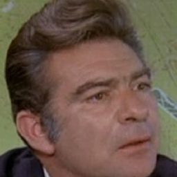 Ignazio Leone 飾演 Giulio