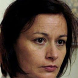 Catherine Vinatier 飾演 La voisine