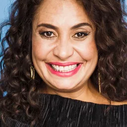 Nicole Whippy 飾演 Rona