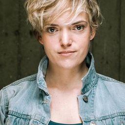 Coralie Russier 飾演 Muriel