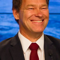 Hans-Jörg Koenigsmann 飾演 Self
