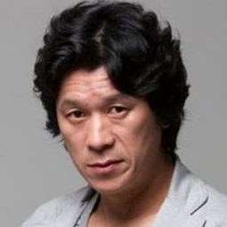 金雷夏 飾演 Middle-aged Man