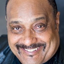 Fitz Houston 飾演 Detective