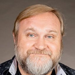 Carlos Kaspar - 幸運星盧克演員 飾演Hank