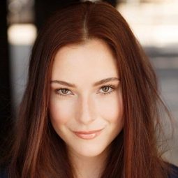 Kate Cheel 飾演 Cassie