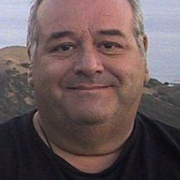 Pep Guinyol 飾演 Cajero