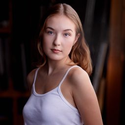 Zoe Fraser 飾演 Chloe Cratchley