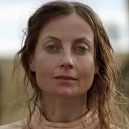 Siobhan Hodgson 飾演 Emaciated Woman