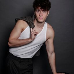 Biel Antón 飾演 Matt