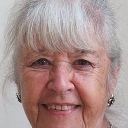 Ninette Finch - 時尚惡女：庫伊拉演員 飾演Lady