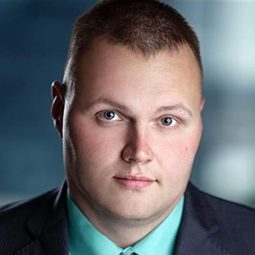 Chris Holloway - 嬰兒轉孕站演員 飾演Police Officer #2