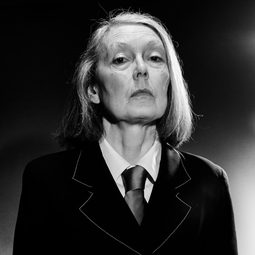 安妮·卡森 - Antigone at the Barbican編劇