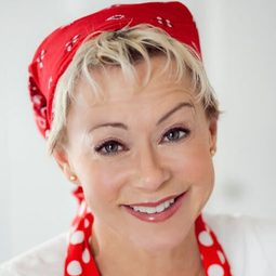 黛比·戴瑞巴里 - Alpha and Omega 3: The Great Wolf Games演員 飾演Runt