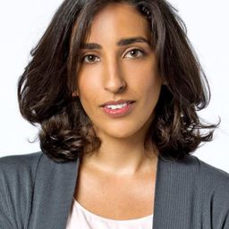 Alma Dishi 飾演 Meir and Tova's daughter