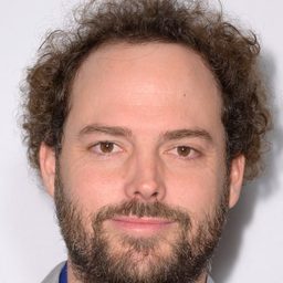 德雷克·多雷穆斯 - 愛瘋了導演