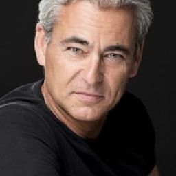 Alfredo Carbajo 飾演 