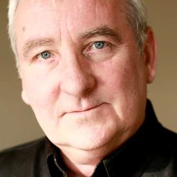 Donagh Deeney 飾演 Uncle Peadar