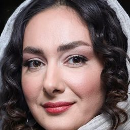 Hanie Tavassoli - 7 Months Pregnant演員 飾演