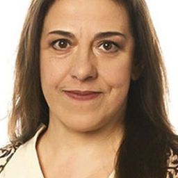 茱莉亞卡爾沃 飾演 