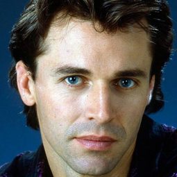 Korey Mall - 鏡中佳人演員 飾演Gil