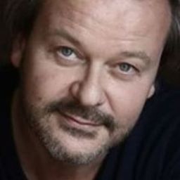 Olivier Mag 飾演 The inspector