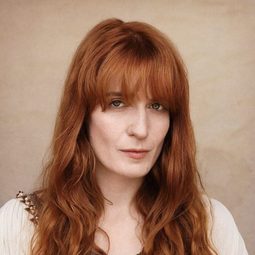 Florence Welch 飾演 Self