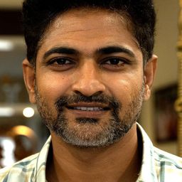 Pradeep 飾演 Major Khanna