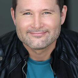 Michael D. Anglin 飾演 Ronald Trumble