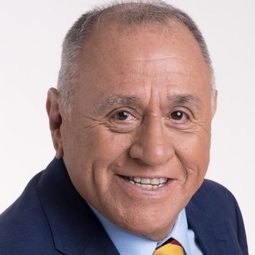 亞歷堅卓·蘇芮茲 飾演 Antolín