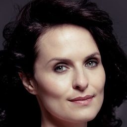 連恩·貝斯特 - 白天的我，夜裡的他演員 飾演Dionne