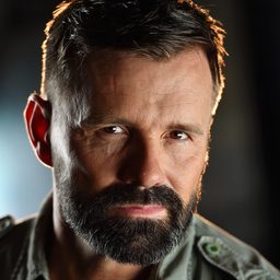 Meinhard St. John 飾演 Randy