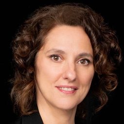 瑪莉亞·莫拉雷斯 飾演 