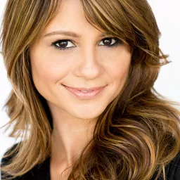 塔瑪拉梅洛 飾演 Marita