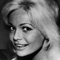 Margaret Rose Keil 飾演 Juanita