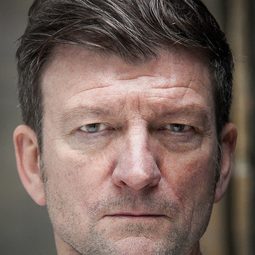 Liam Thomas 飾演 David Proctor