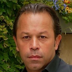 Nelson Vasquez 飾演 Armand