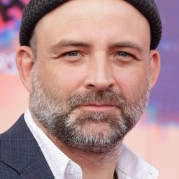 華堅杜斯山度士 - 蜘蛛人：超越新宇宙導演